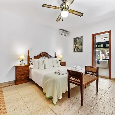 Lanzarote Irina Marina Rubicon بلايا بلانكا