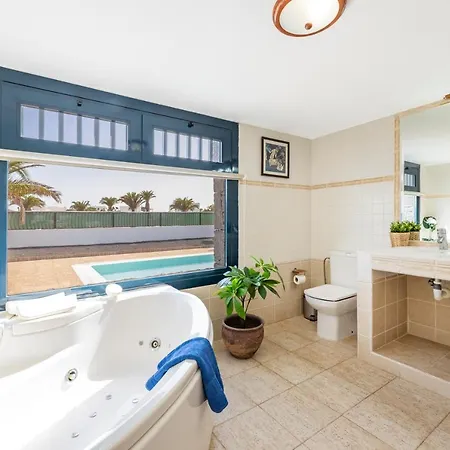 Lanzarote Irina Marina Rubicon فيلة